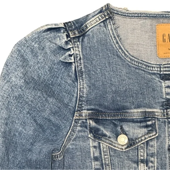 GAP Women’s Collarless Frayed Icon Cropped Denim Jean Jacket Size Medium - Picture 6 of 11